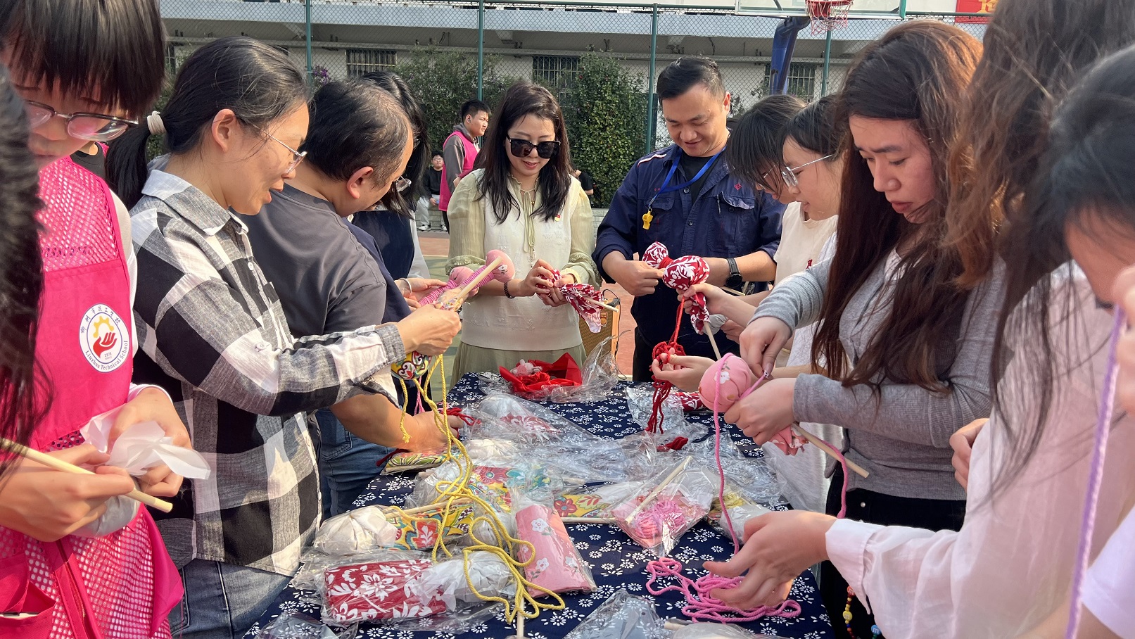 “民俗韵动校园,三月三趣无限” ——柳州市技工学...